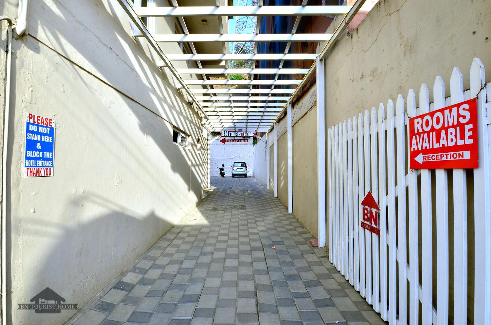 Bn Tourist Home Уті Екстер'єр фото