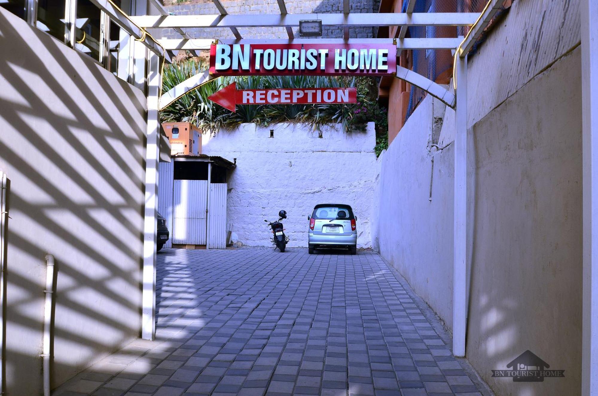 Bn Tourist Home Уті Екстер'єр фото