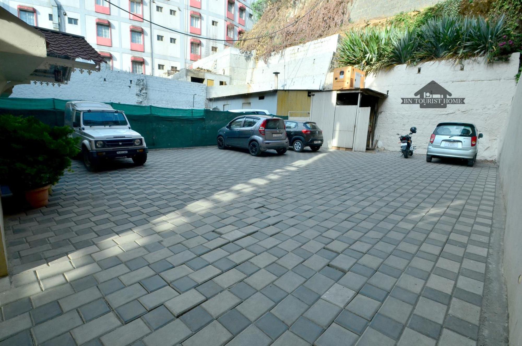 Bn Tourist Home Уті Екстер'єр фото