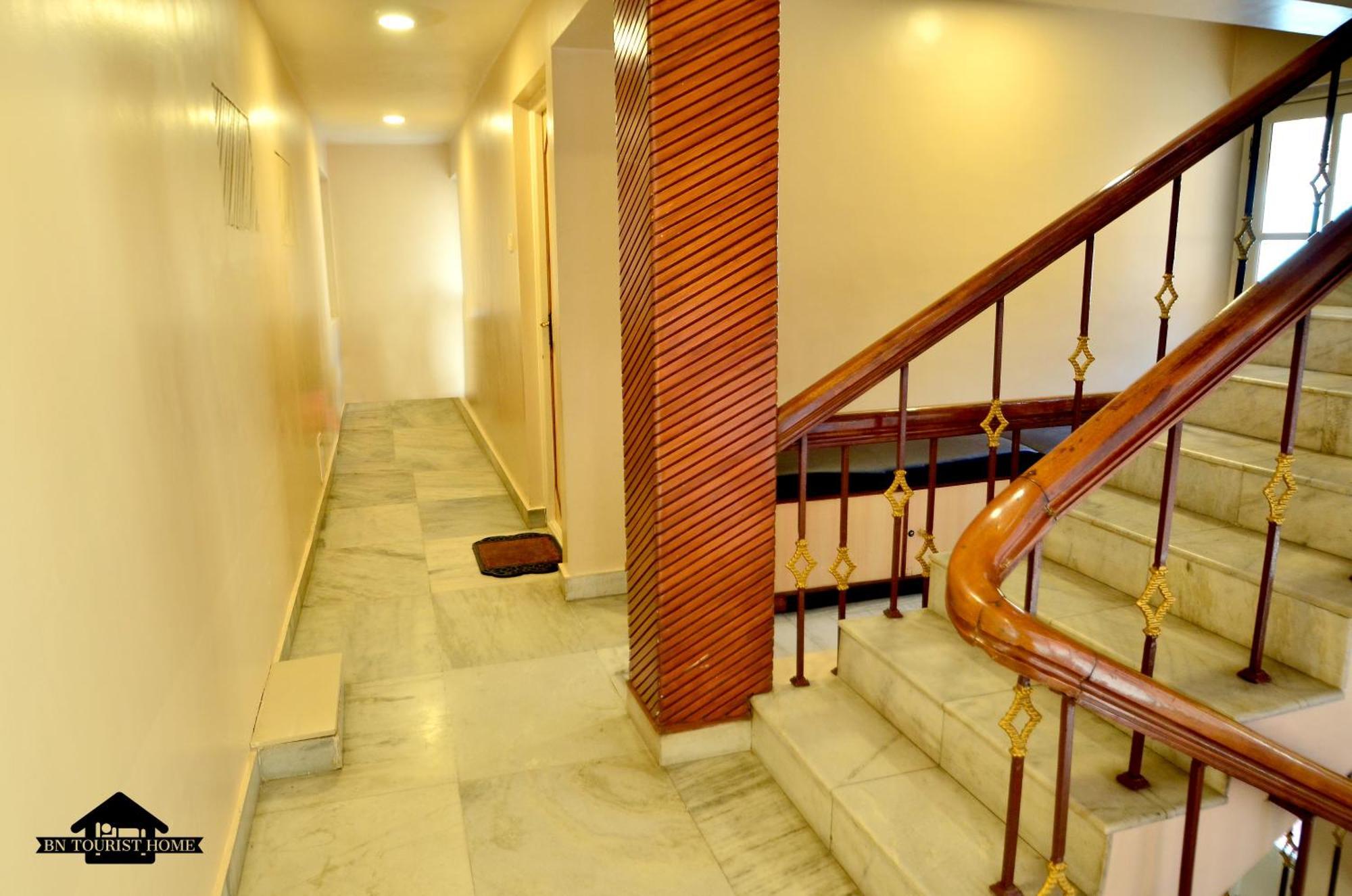 Bn Tourist Home Уті Екстер'єр фото