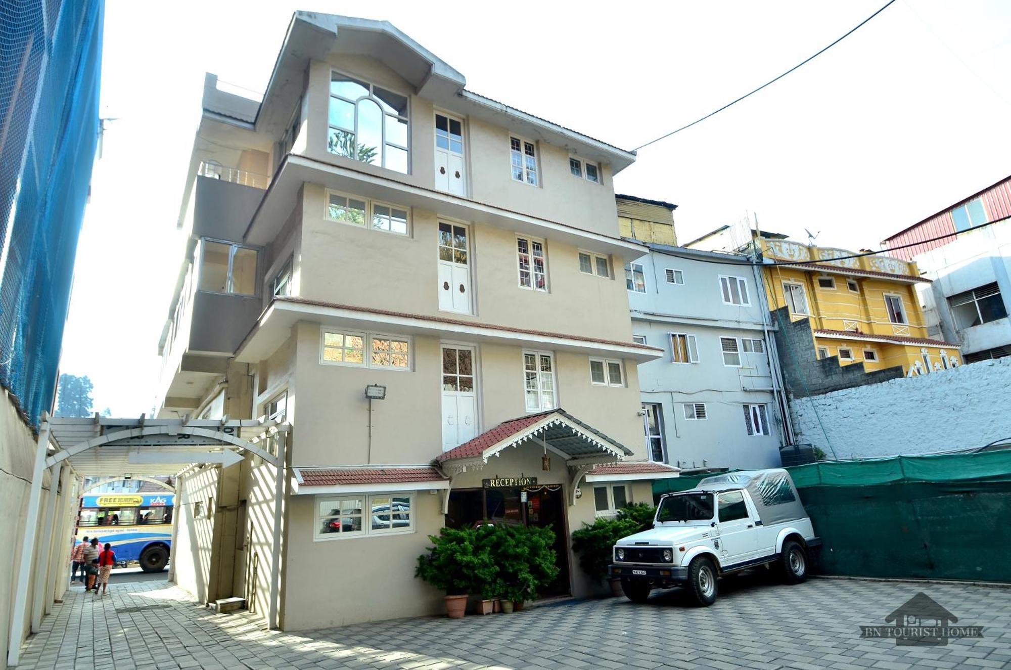 Bn Tourist Home Уті Екстер'єр фото